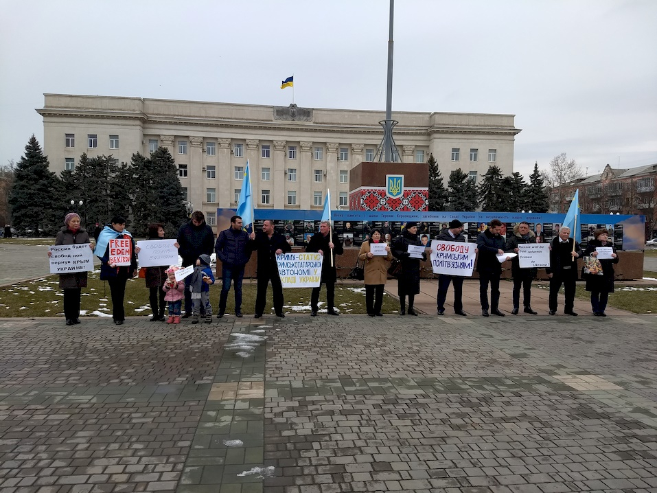 У Херсоні відбувся флешмоб-нагадування про окупацію Криму