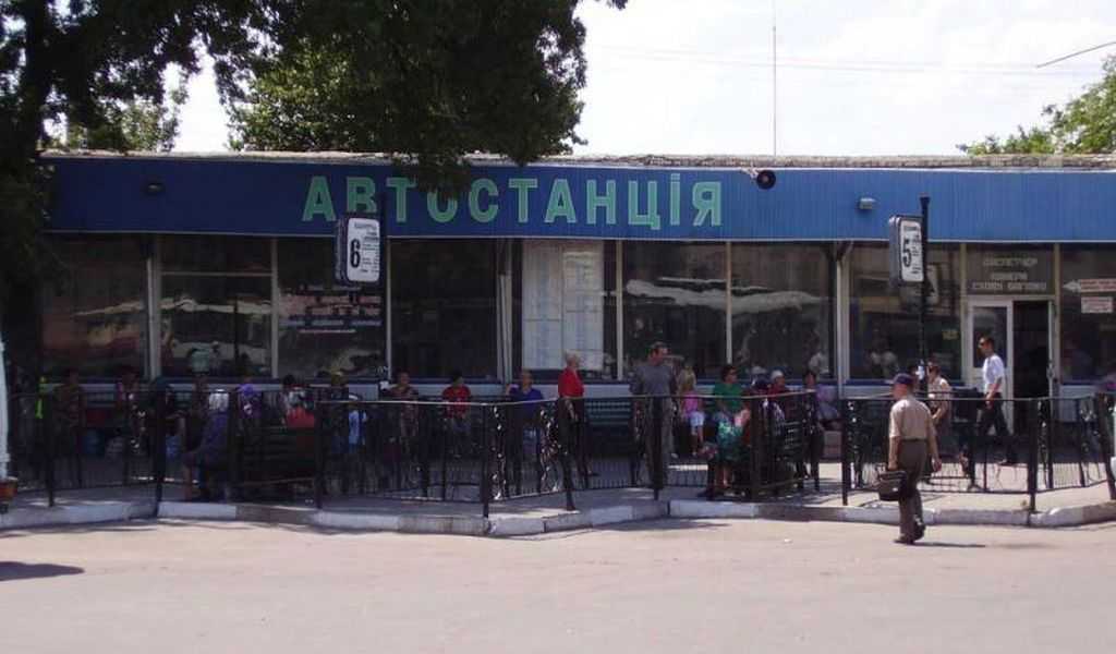 В кассах пригородной автостанции Херсона продают льготные билеты, а в автобусе водители требуют полную стоимость