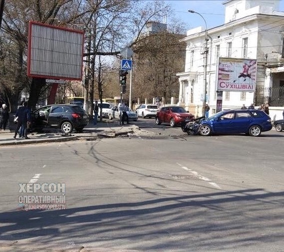 Понедельник выдался действительно тяжелым, особенно для нескольких  херсонских водителей (ФОТО)