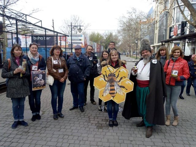 В Херсоне провели акцию в защиту пчел