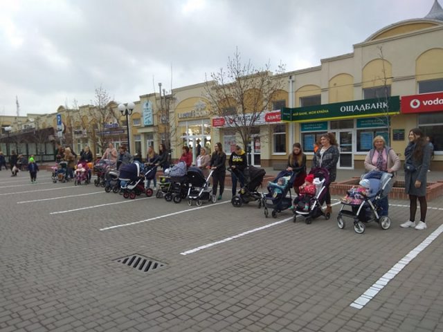 Жители Таврического против парковки в прогулочной зоне