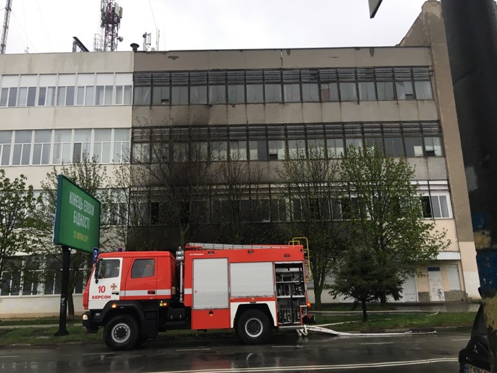 На Университетской  пожар - половина здания типографии сгорела (ФОТО)