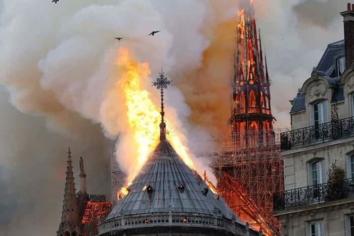 Херсонець сфотографував легендарний Notre-Dame за три години до трагедії