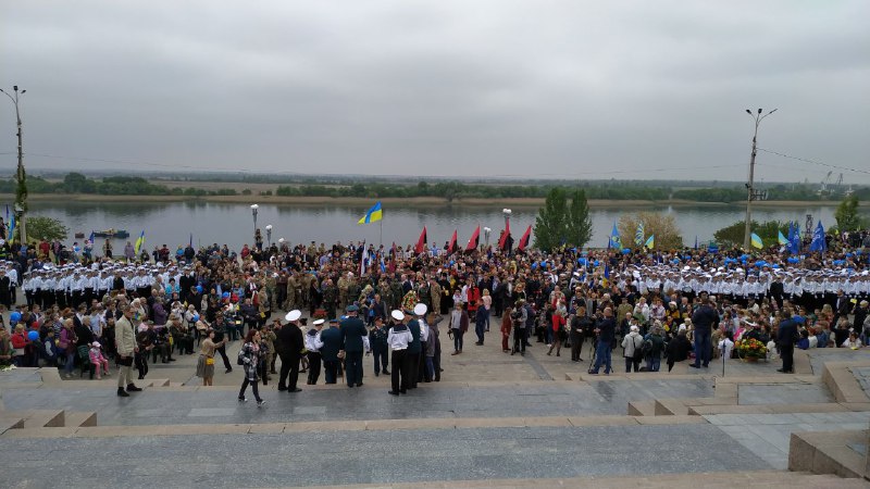 Мітинг у парку Слави проходить у кращих традиціях свята Великої Перемоги (ФОТО)