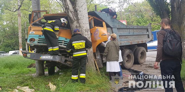 ДТП у Херсоні - за життя водія борються лікарі-реаніматологи, поліція з'ясовує обставини