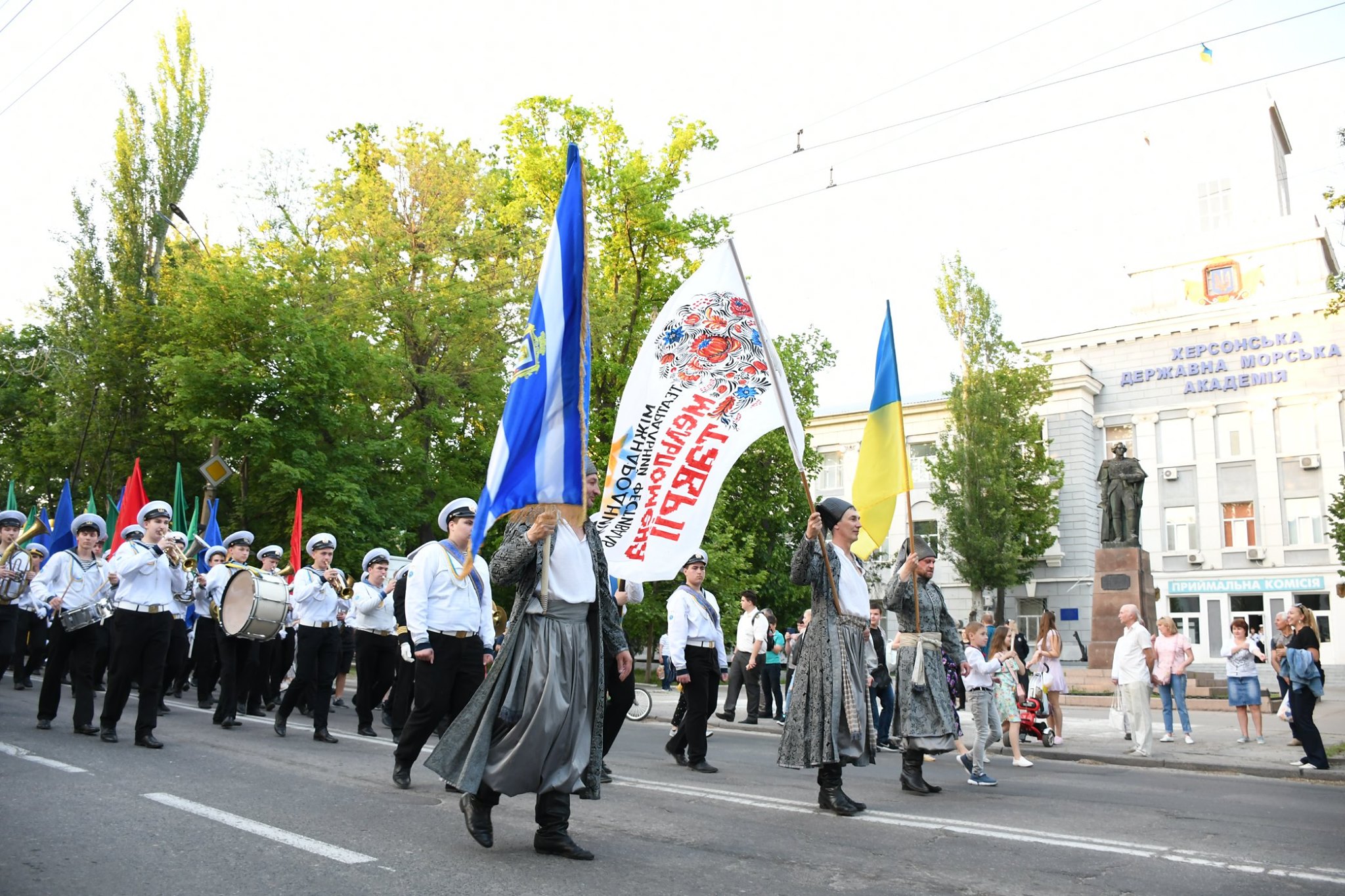 Фестиваль «Мельпомена Таврії» стартував під звуки духового оркестру Херсонської державної морської академії (ФОТО)