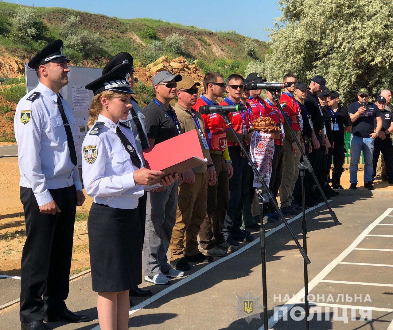 На Херсонщині урочисто відкрили перший Всеукраїнський чемпіонат Національної поліції з практичної стрільби