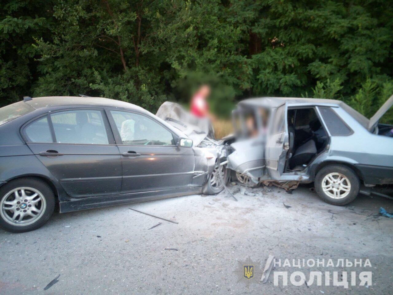 На Херсонщині в результаті зіткнення двох автомобілів загинуло троє людей