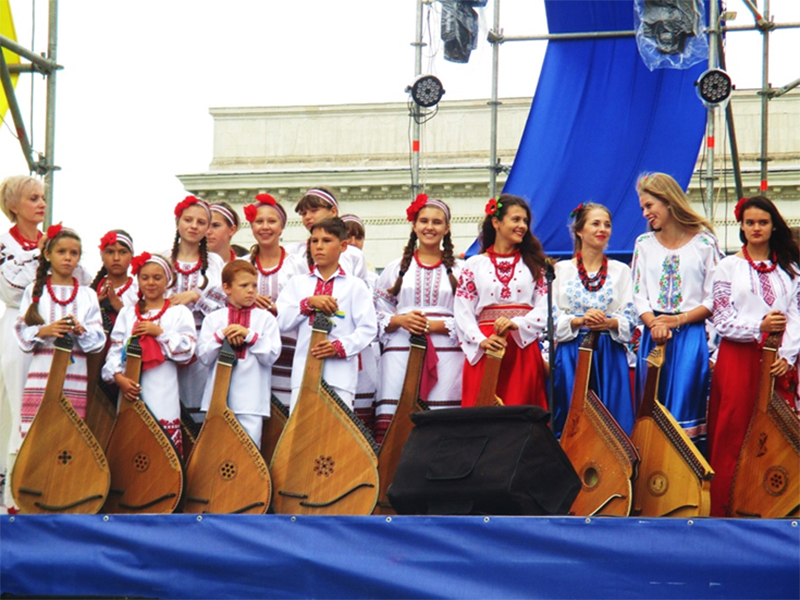 80 бандуристів  вітатимуть херсонців з Днем Конституції