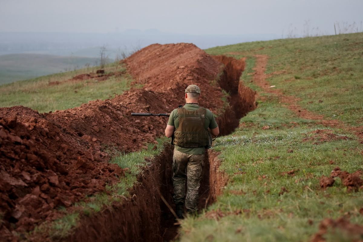 На Херсонщині військовослужбовець через необережність поранив свого товариша по службі