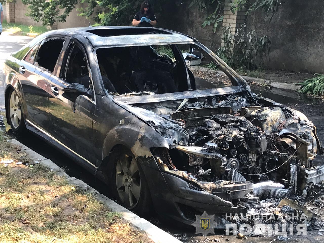 В Херсоні поліція встановлює обставини загоряння автомобіля