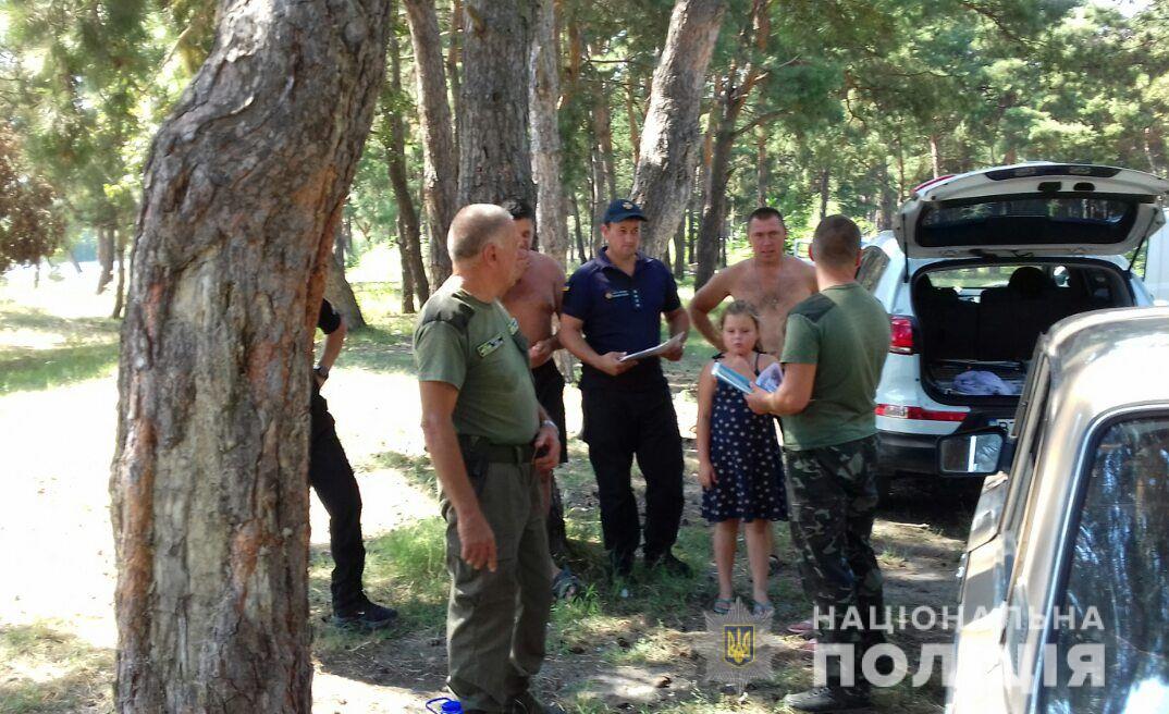 Бериславські поліцейські нагадали відпочивальникам правила безпечної поведінки в лісі та на водоймах