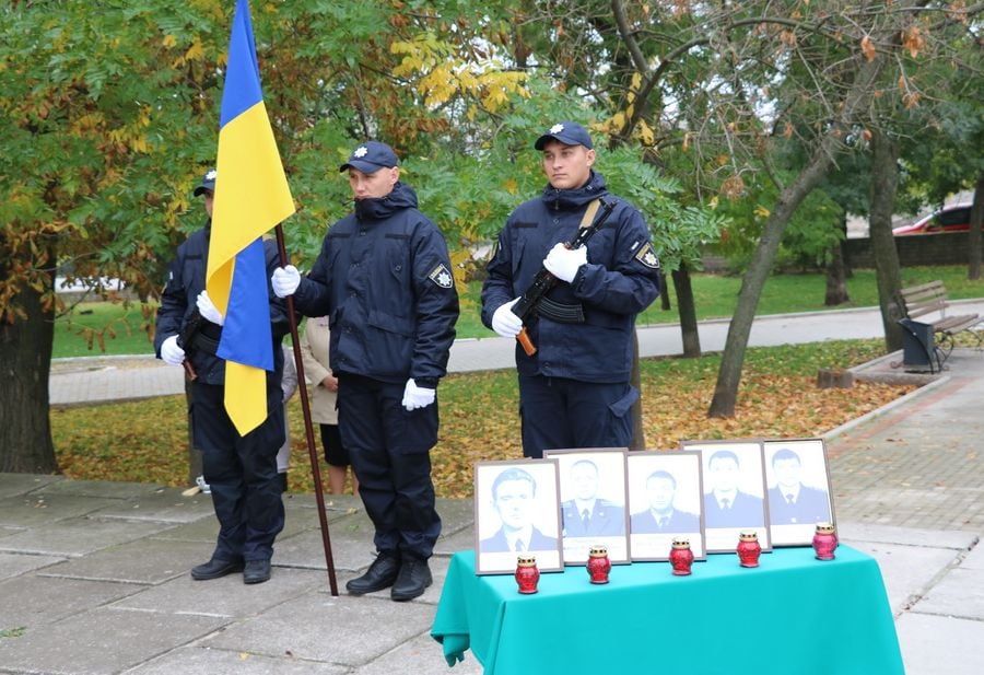 У Бериславі відкрили Пам’ятний знак на честь загиблих правоохоронців