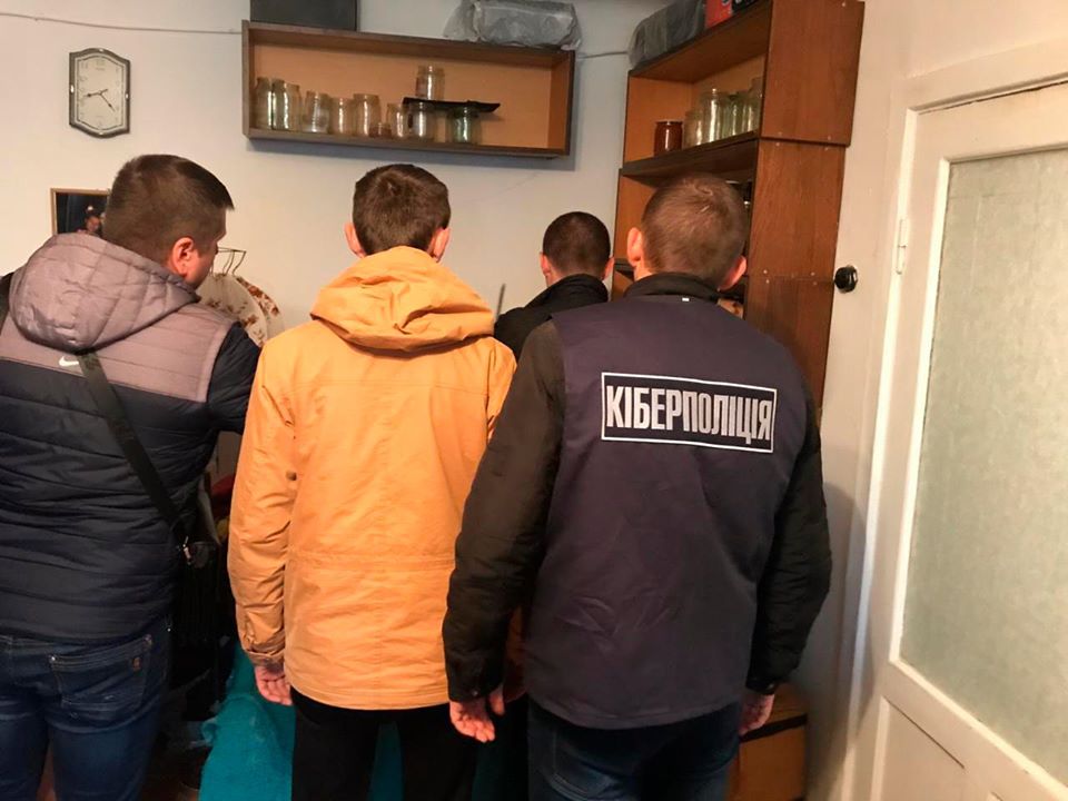 У Херсоні поліцейські викрили розповсюджувача дитячої порнографії