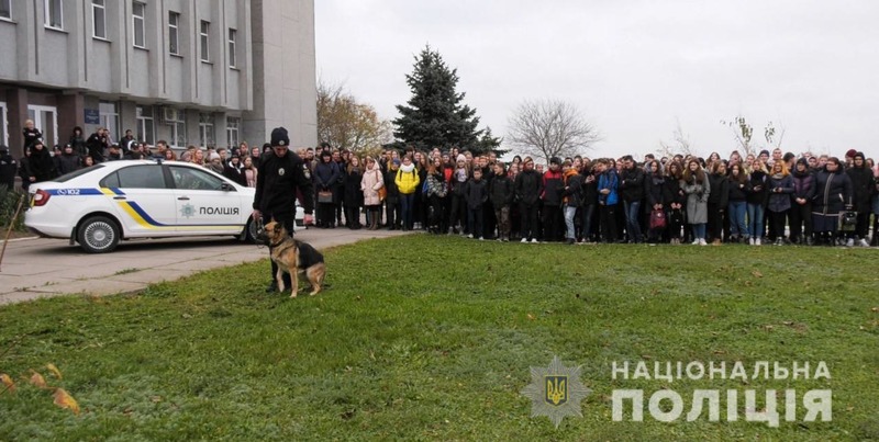 На Херсонщині випускники шкіл ознайомилися з професією поліцейського