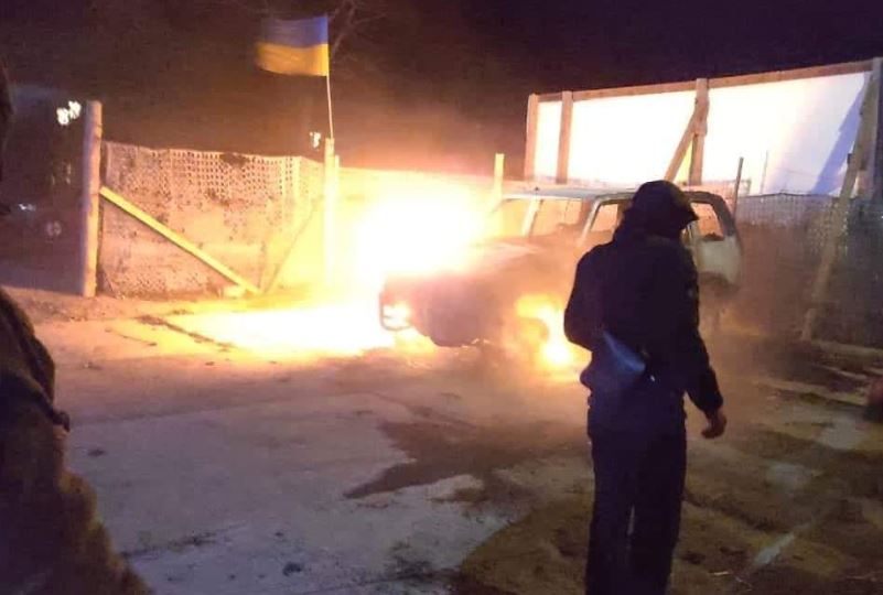 На Херсонщині невідомі підпалили автівку на базі громадського формування“Аскер”