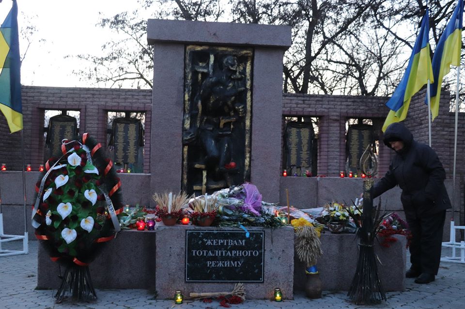 Херсонці вшанували пам'ять жертв голодоморів - ФОТО