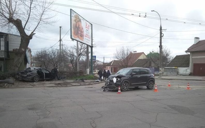 На одном из аварийных перекрестков Херсона произошло ДТП - ФОТО, ВИДЕО