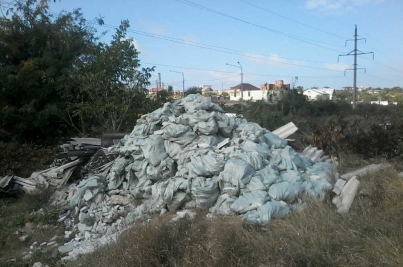 Що дешевше: вивезти сміття на сміттєзвалище або викинути у центрі Херсона?