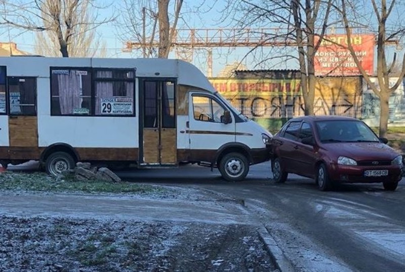 В Херсоне снова в ДТП попала маршрутка