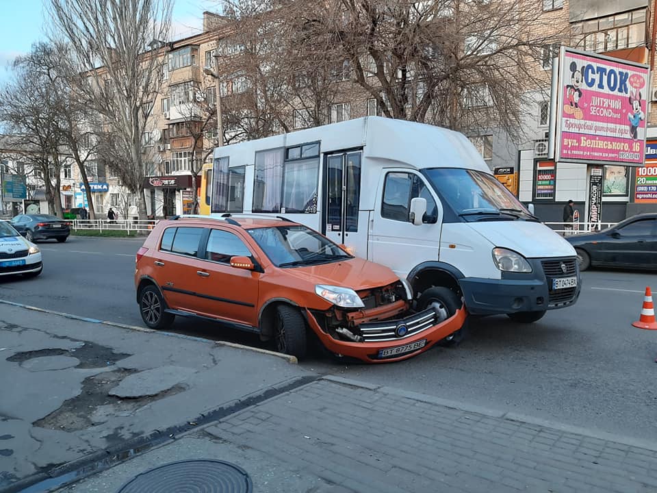 В Херсоне вторая за день маршрутка попала в ДТП - ФОТО