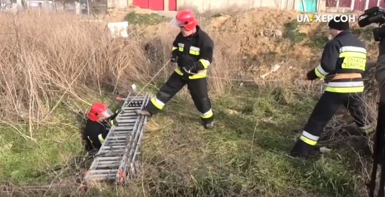 Хлопчик, який провалився у 8-метрову яму на Херсонщині, досі у лікарні