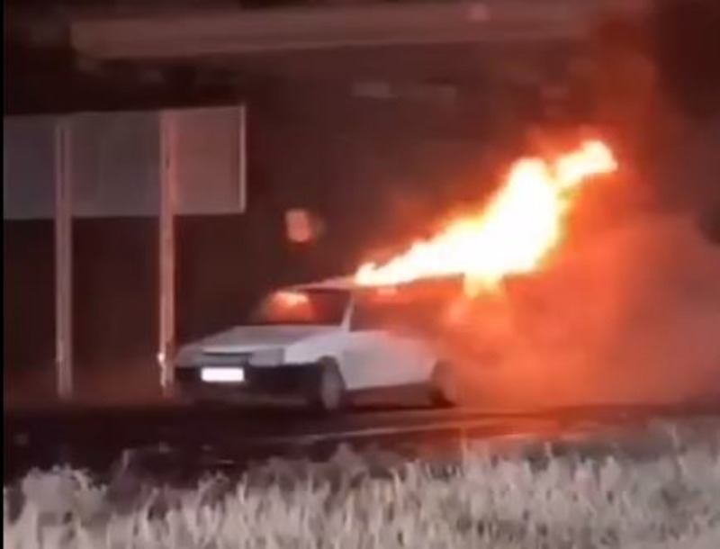 В Херсоне на Бериславском шоссе  сгорел автомобиль - ВИДЕО