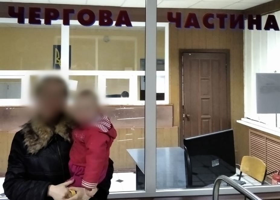 На Херсонщині загубилася 2-річна дівчинка з багатодітної родини