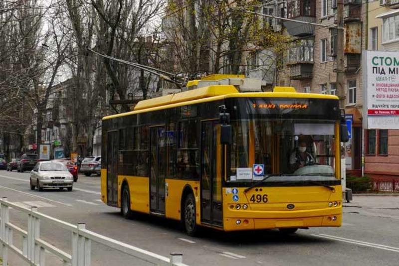 Громадській транспорт Херсона відсьогодні перевозитиме тільки певні категорії пасажирів