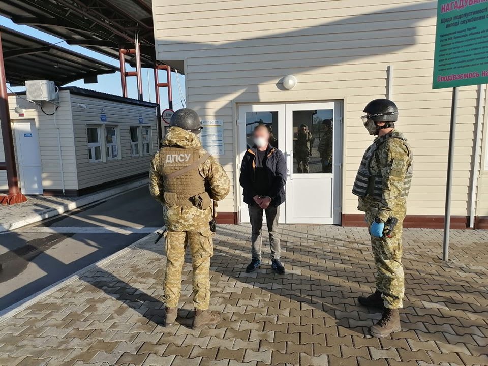 На  КПВВ «Каланчак» прикордонники затримали наркодилера, який переховувся у Криму