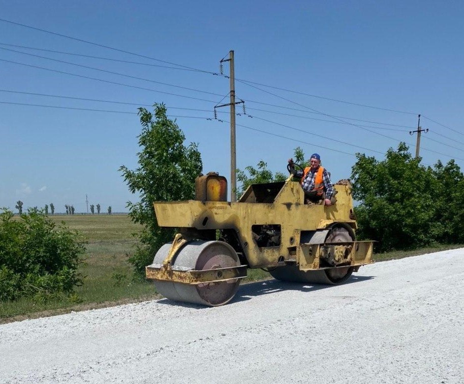 На дорозі до заповідника Асканія-Нова розпочали поточний дрібний ремонт