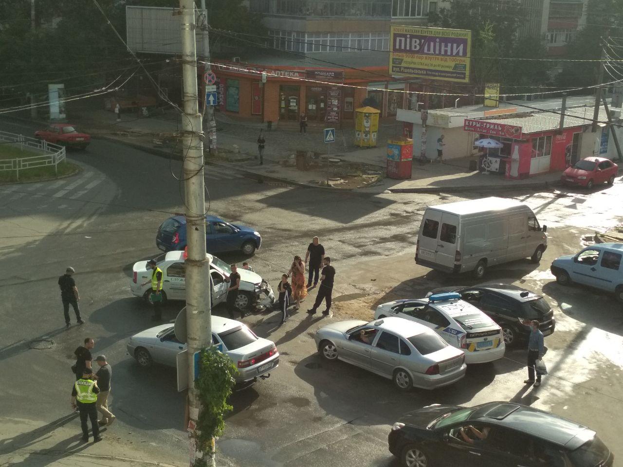 В Херсоне автомобиль Службы охраны попал в ДТП - ФОТО