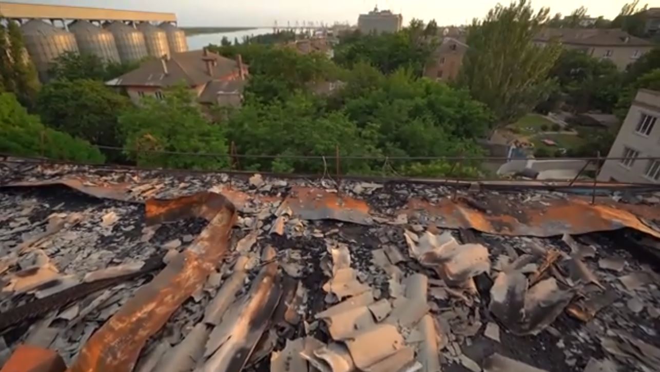 Херсонці, у яких під час пожежі згорів дах будинку, просять допомоги у депутатів, - ВІДЕО