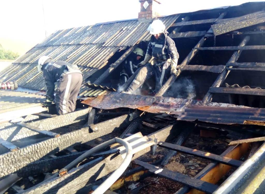 У Херсоні горів приватний будинок, - ФОТО