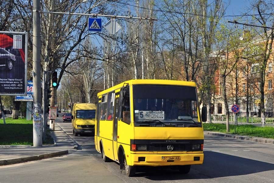 В Херсоне некоторые водители маршруток отказываются признавать существование «ученического тарифа»