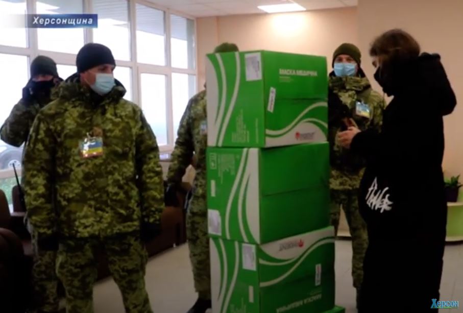 Два КПВВ на Херсонщині отримали 25 тисяч захисних масок