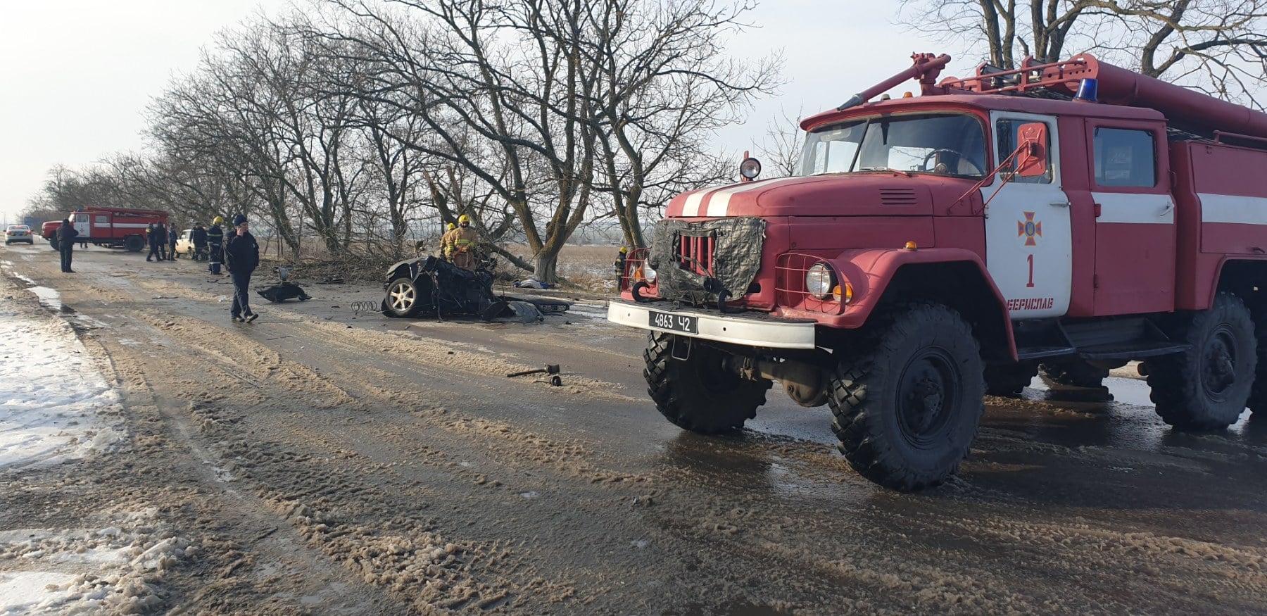 Смертельна ДТП на Херсонщині: рятувальники вирізали водія з понівеченої автівки