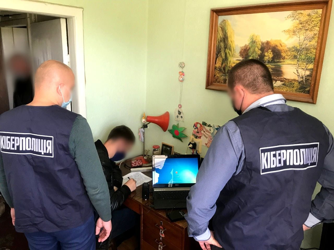 В Херсоні кіберполіцейські викрили розповсюджувача дитячої порнографії