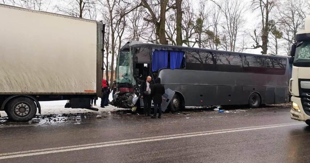 Пассажирский автобус Познань-Херсон попал в серьезное ДТП, - ВИДЕО