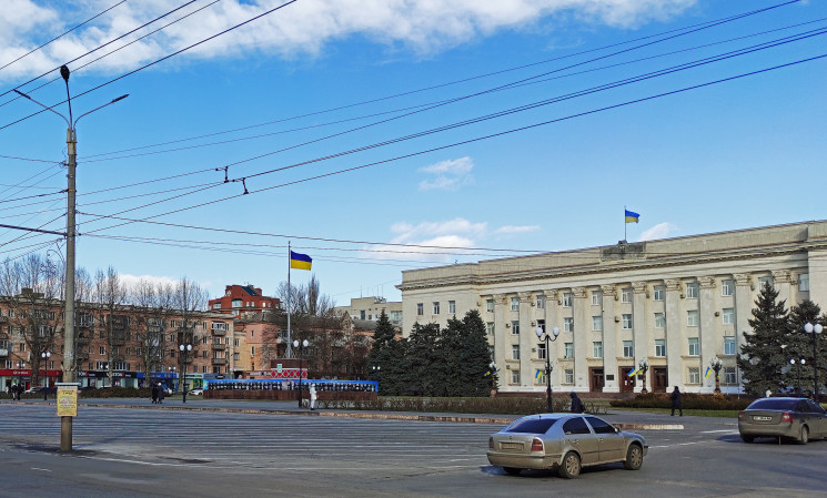 Місце пам’яті чи громадський простір: центральна площа Херсона стала яблуком розбрату