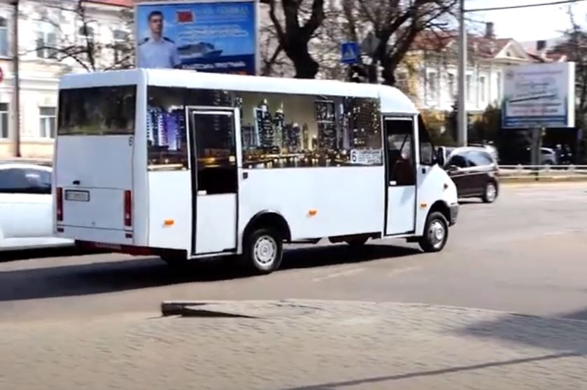 Що і кого приховують перевізники за тонованими вікнами у херсонських маршрутках