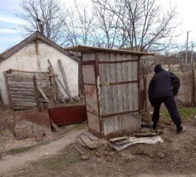 На Херсонщині у вуличному туалеті виявлений новонароджений хлопчик