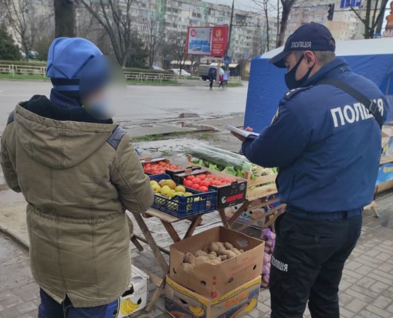 В Херсоні поліція продовжує заходи з ліквідації осередків стихійної торгівлі