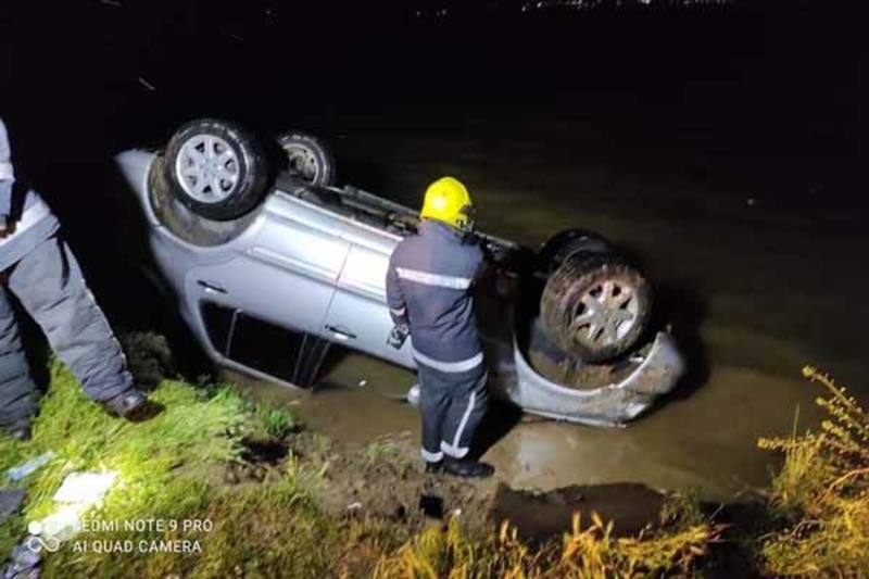 На Херсонщині автівка впала з обриву в річку