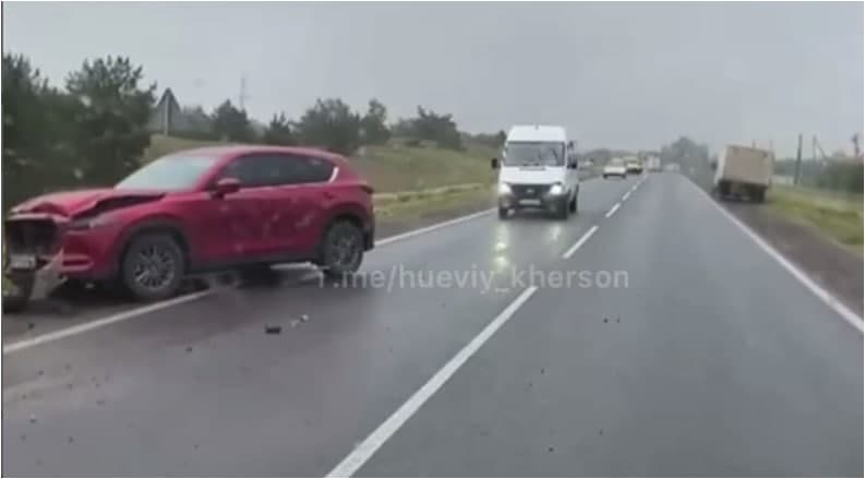 Под Херсоном произошло масштабное ДТП с участием пяти авто: много пострадавших