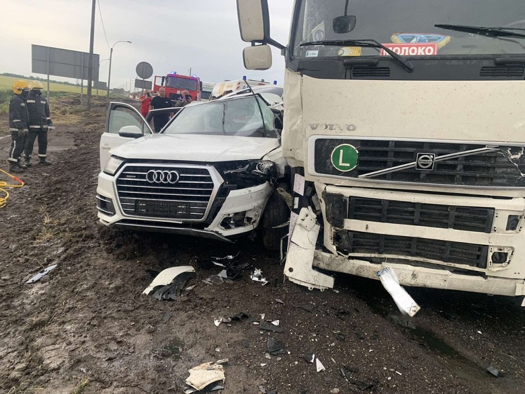 На Херсонщині поліція встановлює обставини ДТП, в якій загинули троє жителів Кіровоградщини