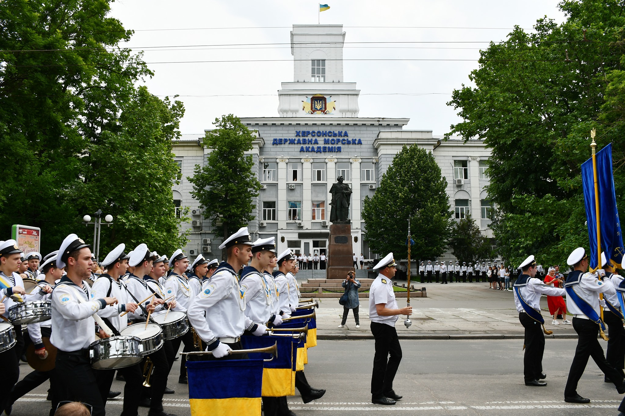 Курсанти ХДМА пройшли урочистим маршем центром міста на честь 10-ї річниці присвоєння закладу статусу академії