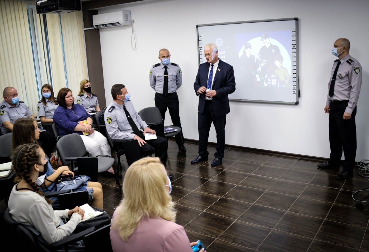 Поліція Херсонщини презентувала новий освітньо-безпековий проект «Школа, поліція, безпека»