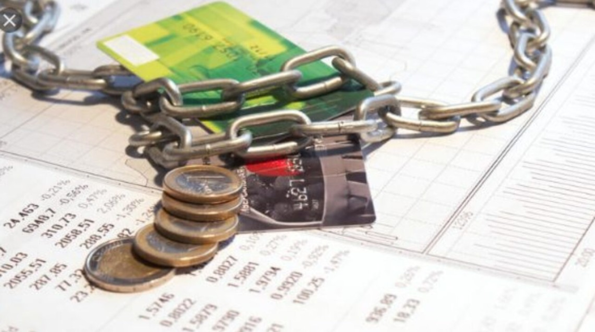 С завтрашнего дня у украинцев будут автоматически списывать долги со счетов