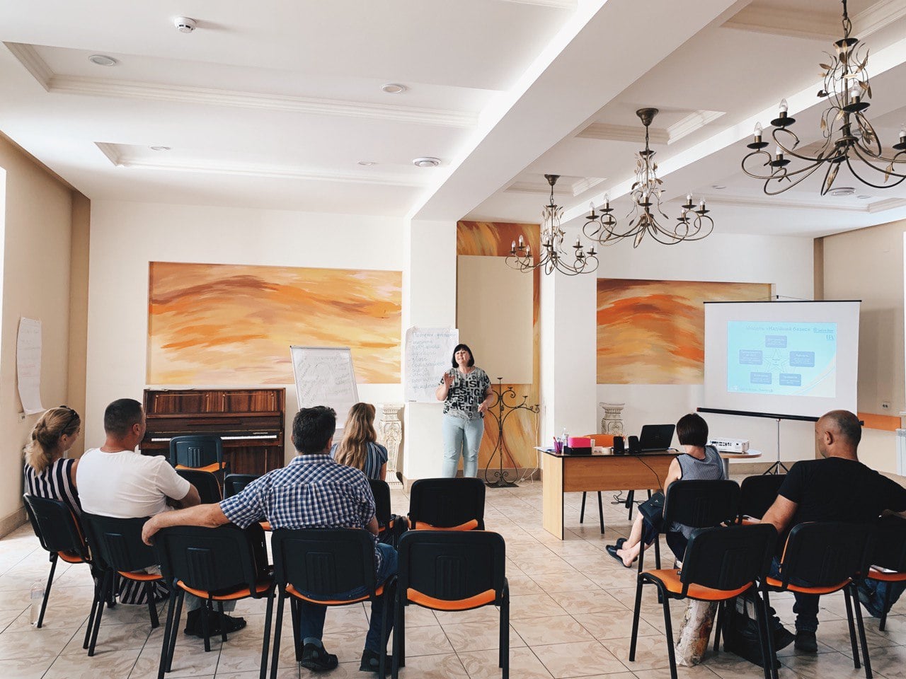 У Херсоні навчають основам успішного піклування про дітей, які постраждали від жорстокого поводження